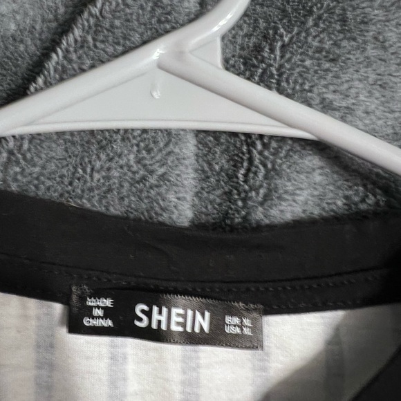 Shein FUTURE tee - Picture 3 of 3